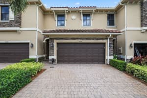 12370 N Village Circle, Davie, FL 33325 Sold 12/18/24