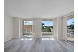 625 Casa Loma Boulevard 302, Boynton Beach, FL 33435 Sold 09/10/24