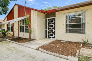 204 Palmetto Court W, Jupiter, FL 33458 Sold 08/22/24