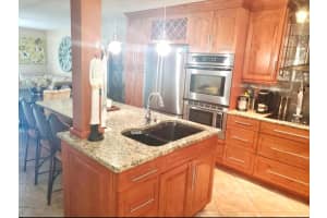 984 Summit Lake Drive, West Palm Beach, FL 33406 Sold 12/31/24