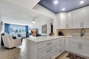 1502 S Lakeside Drive 216, Lake Worth Beach