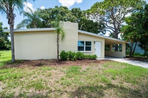 208 NE Entrada Avenue, Port Saint Lucie, FL 34952 Sold 10/08/24
