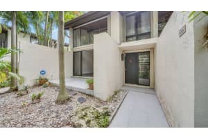 19420 NE 26th Avenue 121c, Aventura, FL 33180 Sold 08/23/24