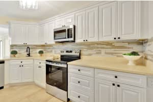 2425 Presidential Way 403, West Palm Beach, FL 33401 Sold 01/31/25