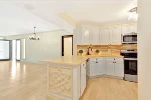 2425 Presidential Way 403, West Palm Beach, FL 33401 Sold 01/31/25