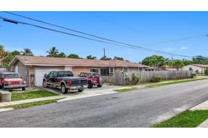 400 SE 7th Street, Delray Beach, FL 33483 Sold 10/18/24