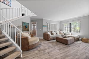 27 Uno Lago Drive, Juno Beach, FL 33408 Sold 09/27/24