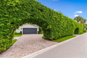 51 Colony Road, Jupiter Inlet Colony, FL 33469 Sold 08/20/24