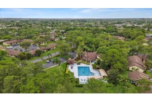 10 Bay Cedar Court, Royal Palm Beach, FL 33411 Sold 03/03/25