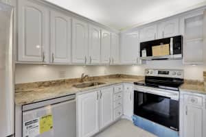 533 5th Terrace, Palm Beach Gardens, FL 33418 Sold 11/26/24