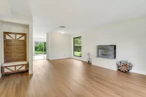 313 Sandtree Drive, Palm Beach Gardens, FL 33403 Sold 09/06/24