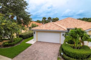 997 Sw Balmoral Trce Trace, Stuart