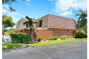 2435 Moreland Place, Lake Worth, FL 33461 Sold 08/30/24