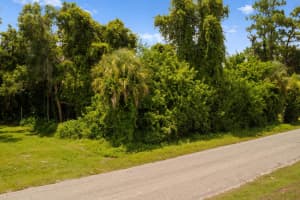 611 Roosevelt Avenue, Lehigh Acres, FL 33936 Sold 11/19/24
