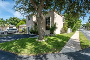 4324 SW 72 Way, Davie, FL 33314 Sold 08/30/24