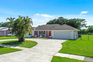 810 SW Ivanhoe Drive, Port Saint Lucie, FL 34983 Sold 09/12/24