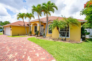 476 NE Pecos Way NE, Jensen Beach, FL 34957 Sold 10/22/24