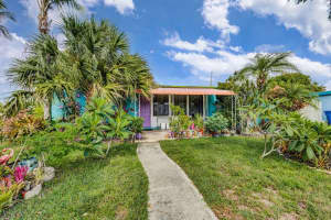 699 Hibiscus Drive, Royal Palm Beach, FL 33411 Sold 12/03/24