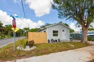 936 SE Spruce Avenue, Stuart, FL 34994 Sold 10/21/24