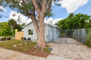 936 SE Spruce Avenue, Stuart, FL 34994 Sold 10/21/24