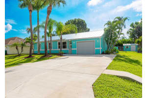 2025 SE Mandrake Circle, Port Saint Lucie, FL 34952 Sold 10/07/24