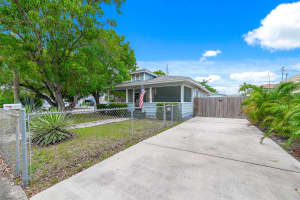 627 Avenida Alegre, West Palm Beach, FL 33405 Sold 11/13/24