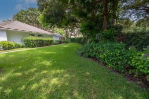 2702 Pin Oak Court, Palm Beach Gardens, FL 33410 Sold 08/29/24