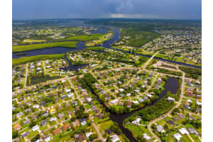 662 SE Essex Drive, Port Saint Lucie, FL 34984 Sold 12/06/24
