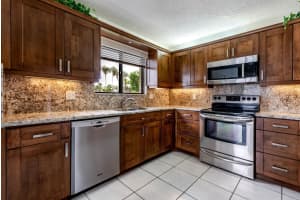 7563 Glendevon Lane 1301, Delray Beach, FL 33446 Sold 02/07/25
