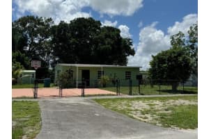 15815 E Bunche Park Drive, Miami Gardens