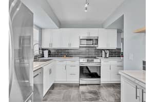 32 Colonial Club Drive 200, Boynton Beach, FL 33435 Sold 10/15/24