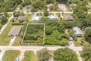 8825 93rd Avenue, Vero Beach, FL 32967 - MLS#R11010546
