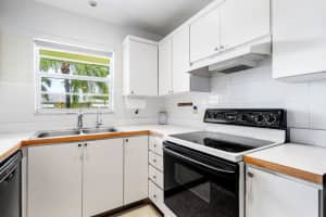 221 Pine Point Drive D, Boynton Beach, FL 33435 Sold 12/10/24