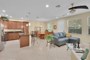 8152 Cascada Isle Drive, Cooper City, FL 33024 Sold 02/11/25