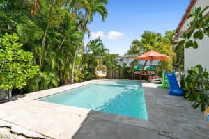718 N Palmway, Lake Worth Beach, FL 33460 Sold 01/06/25