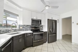 3661 Via Poinciana 112, Lake Worth, FL 33467 Sold 09/30/24
