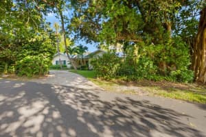 24 N Via Lucindia Drive, Sewalls Point, FL 34996 Sold 10/08/24