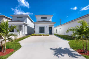 405 NW 12th Avenue, Boynton Beach, FL 33435 Sold 10/04/24