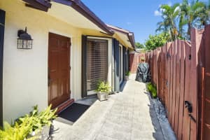 393 Springdale Circle, Palm Springs, FL 33461 Sold 10/02/24