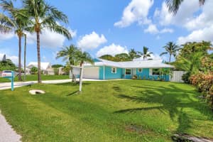 8285 SE Pinehaven Avenue, Hobe Sound, FL 33455 Sold 09/27/24