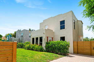 952 39th Court, West Palm Beach, FL 33407 Sold 03/07/25