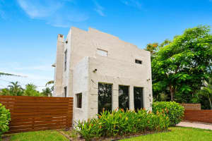 952 39th Court, West Palm Beach, FL 33407 Sold 03/07/25