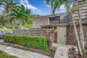 129 1st Terrace, Palm Beach Gardens, FL 33418 Sold 10/08/24