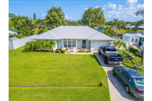 727 SE Calmoso Drive, Port Saint Lucie, FL 34983 Sold 11/29/24