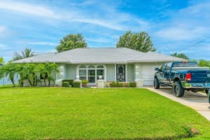727 SE Calmoso Drive, Port Saint Lucie, FL 34983 Sold 11/29/24