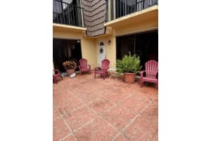 964 Springdale Circle, Palm Springs, FL 33461 Sold 12/05/24