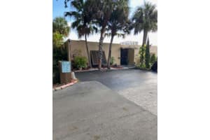 16023 Kingsmoor Way, Miami Lakes