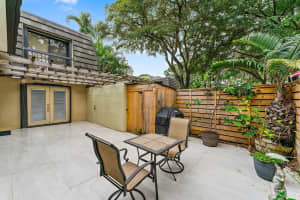 614 6th Terrace, Palm Beach Gardens, FL 33418 Sold 03/21/25