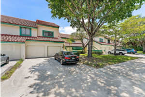 17 Lexington Lane W F, Palm Beach Gardens, FL 33418 Sold 02/14/25