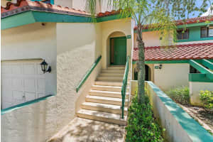 17 Lexington Lane W F, Palm Beach Gardens, FL 33418 Sold 02/14/25